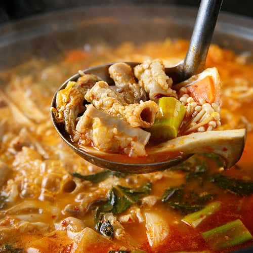 [wooltari] Beef Small Intestine Stew 2.2lb +[Maumiga] Spicy Tteokbokki 410g + [Omadeng] Fried Fish Cake Assorted Kit 550g